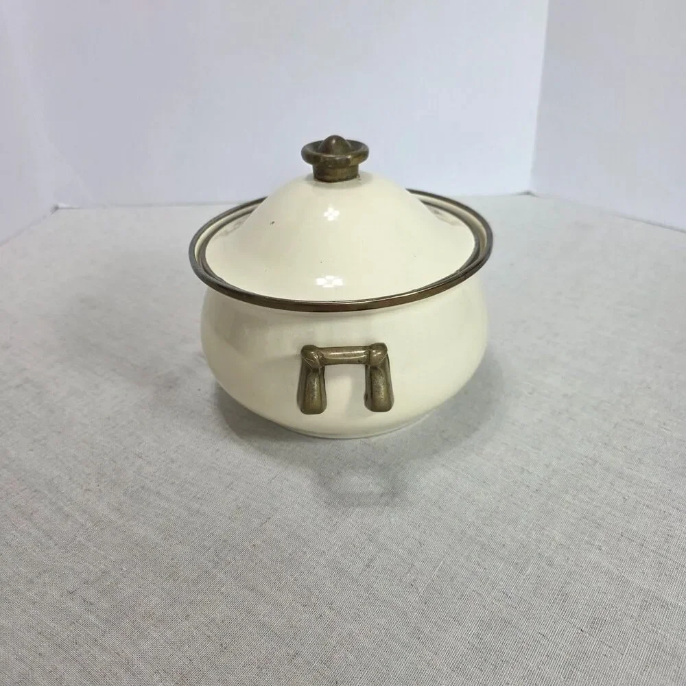 Vintage 1983 La Cuisine Gailstyn-Sutton Cream Enamel Pot Dutch Oven Brass Lid
